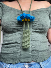 Load image into Gallery viewer, Blue flower necklace
